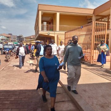 Six vendors without lockup ownership documents in Kabale central market ordered to make police statement